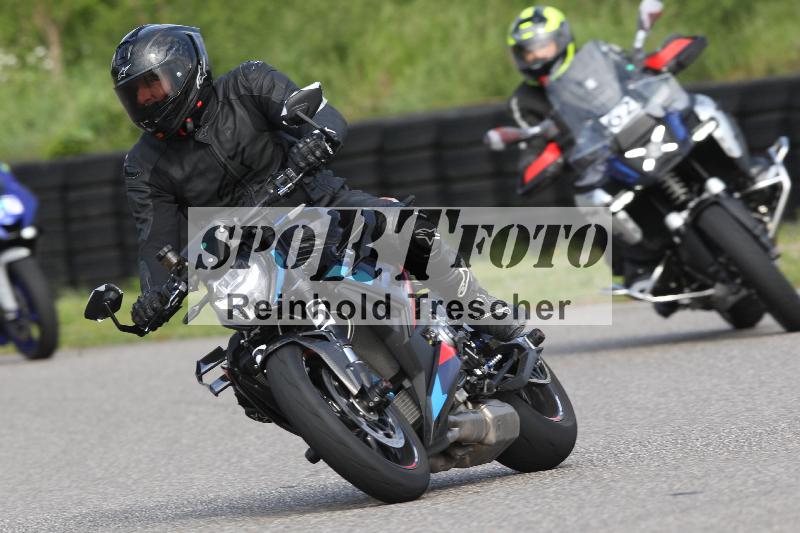 Archiv-2025/10 23.04.2025 Cornu Master School ADR/gruen-vert/35